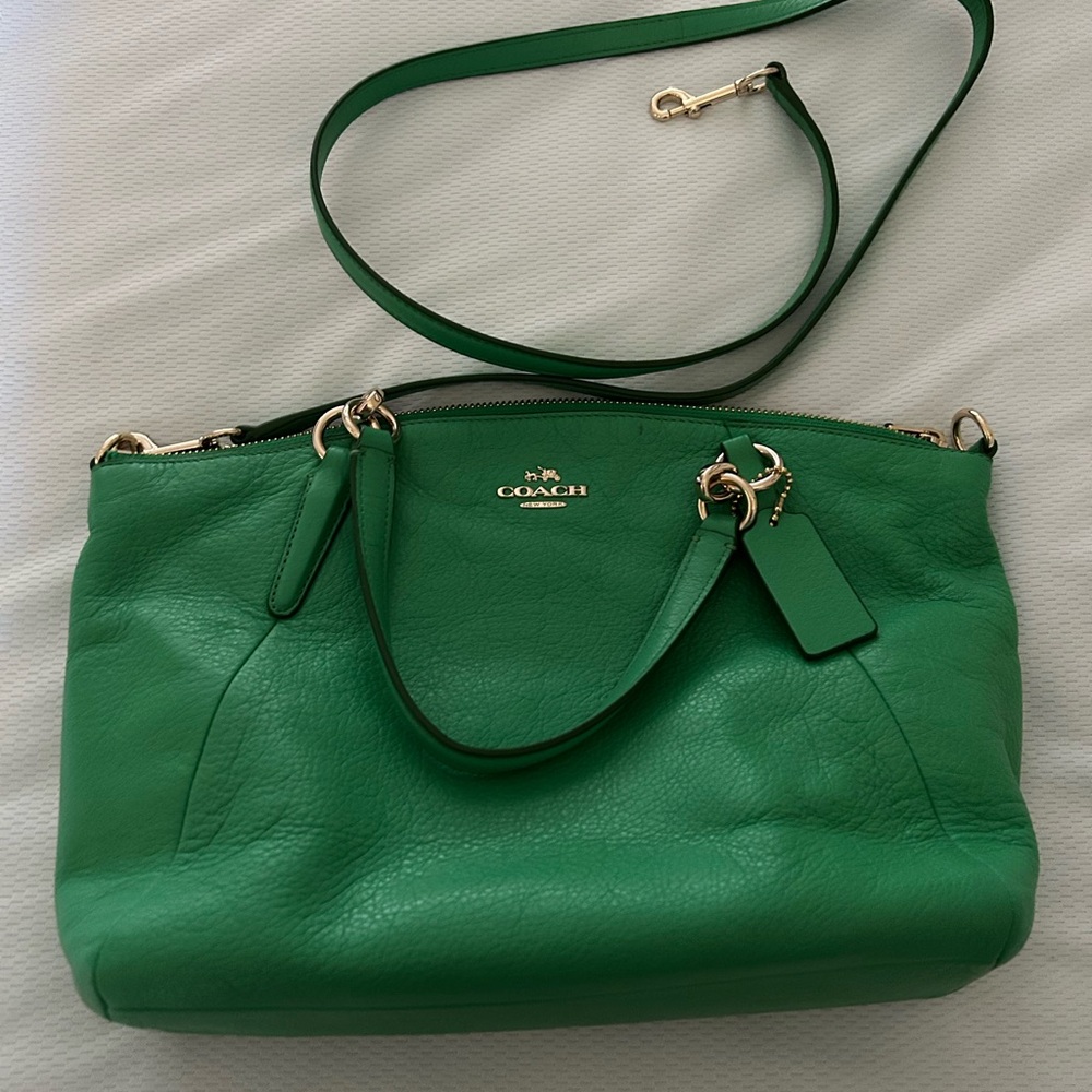 EUC Coach Green Shoulder Bag with Versatile Straps